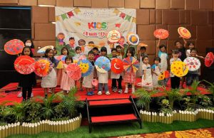 Songsong Imlek, Aston Madiun Ajak Anak Melukis Payung Tradisional Khas Tiongkok