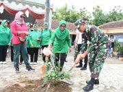 Tanam Bibit Pohon Bersama Dharma Wanita