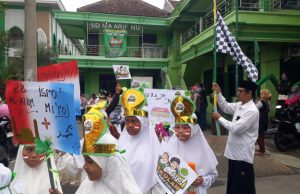 Kirab Santri SD Ma’arif Ponorogo Napak Tilas Isra’ Mi’raj dengan Semangat Keimanan & Akhlak Mulia