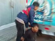 Maling Tas Tertangkap Setelah Menabrak Polisi