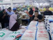 Blusukan Bupati Sugiri & Wabup Lisdyarita Pastikan Sembako Aman Saat Ramadhan