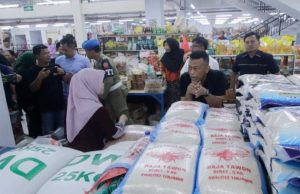 Blusukan Bupati Sugiri & Wabup Lisdyarita Pastikan Sembako Aman Saat Ramadhan