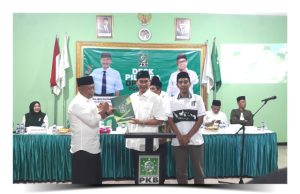 Direstui Kyai, Sugiri & Lisdyarita Daftar di DPC PKB Ponorogo Diantar Tokoh NU & Muhammadiyah