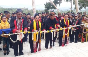 Titiek Soeharto Resmikan Patung Presiden Soeharto: Kenang Jejak & Langkahnya di Ponorogo