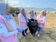 Hari Lingkungan Hidup Sedunia 2024, Srikandi PLN berpartisipasi mengikuti Bersih Pesisir Di Pantai Pancerdoor Pacitan