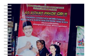 Prewedding Unik di Poster Kang Giri : Ahmad-Haryani Terinspirasi Bupati Sugiri yang Sukses Pimpin Keluarga & Rakyat