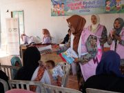 Peringati Hari Anak Nasional, Srikandi PLN bersama YBM Berikan Bantuan Makanan Bergizi di Desa Sriti, Sawoo