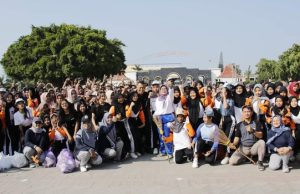 Pelajar SMKN 2 Ponorogo & Bupati Sugiri Gotong Royong Bersihkan Sampah, Alon-Alon Jadi Kinclong