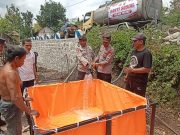 Polisi Peduli, Polsek Pulung Droping Air Bersih untuk Warga Karangpatihan, Pulung