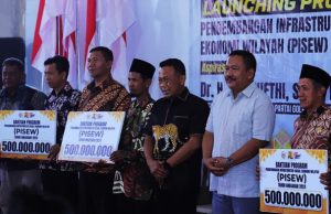 Bangun Insfastruktur Jalan, Bupati Sugiri & Ali Mufti Bergandeng Erat ‘Nyinggek’ Dana Pusat
