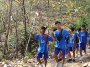 Ratusan Pelajar Hiking & Baksos di Sendang Bulus, Meriahkan HUT Ke-78 SMPN 1 Ponorogo