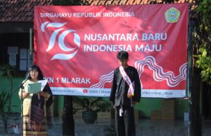Penadon dan Kebaya Meriahkan Upacara HUT Ke-79 RI di SMKN 1 Mlarak