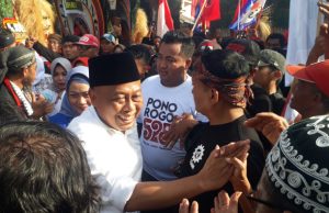 Sugiri-Lisdyarita Daftar di KPU Ponorogo Diantar Ribuan Pendukung, Reog Hingga Bantengan