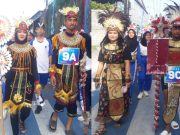 Jalan Sehat Berbalut Adat Nusantara, Semarakkan HUT Ke-64 SMPN 2 Ponorogo