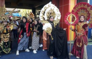 Meriah, Karnaval Kemerdekaan SD Muhammadiyah Ponorogo Usung Pakaian Adat Nusantara