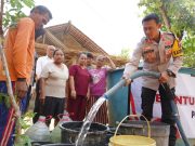 Droping Air Bersih di Desa Dayakan Polres Ponorogo Akan Bangun Sumur Bor Lagi