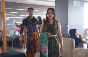 Pesona Batik Pecel di H&E Restaurant Aston Madiun