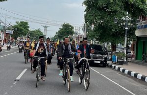 Kang Giri Ngontel Bareng Ribuan Pecinta Sepeda Tua Ponorogo