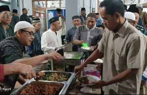Subuh Ceria: Masjid Baitul Mukhlisin Ponorogo Tawarkan Sarapan dan Uang Saku