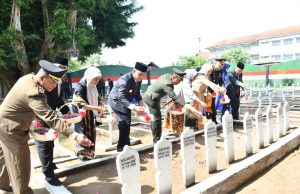 Ziarah Makam & Tabur Bunga, Teladani Pahlawanmu, Cintai Negerimu