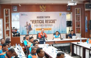 Penguatan Kompetensi Bidang Distribusi, Akademi Yantek PLN UP3 Ponorogo Gelar Vertical Rescue