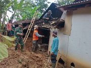 Tanah Longsor & Pohon Tumbang, Warga & TNI Ponorogo Berjibaku Evakuasi