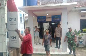 TNI Ponorogo Kawal & Amankan Distribusi Logistik Pilkada