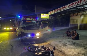 Mangan Dalan, Kawasaki Seruduk Truk, 1 Tewas di TKP Sambit Ponorogo