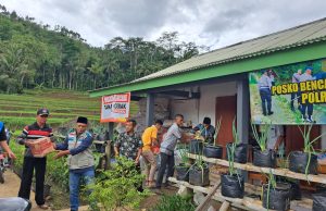 Sigap Tangani Bencana Tanah Gerak di Trenggalek, YBM PLN Salurkan Bantuan Logistik