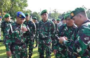 Cegah Terjebak Judi Online, Dandim Ponorogo Sidak HP Anggota