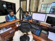 PLN UP3 Ponorogo Berikan Edukasi Keselamatan Ketenagalistrikan dan Sosialisasi Promo Diskon 50% Melalui Radio dan Brosur