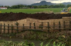 Pasca Banjir, Gotong Royong Warga Bringinan, BPBD, dan Pemdes Perbaiki Tanggul Jebol