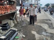 Pengendara Vixion Tewas Tabrak Kijing & Pot di Balong Ponorogo