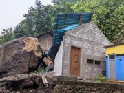 Bongkahan Batu Besar Timpa Rumah Warga di Ngilo-ilo, Slahung, saat Hujan Lebat