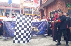 Pakaian Adat Nusantara Meriahkan Parade Budaya SMKN 2 Ponorogo