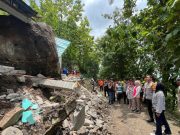 Batu Raksasa Hancurkan Rumah di Ngilo-ilo, Susilowati Sugiri Sancoko Berikan Bantuan Cepat