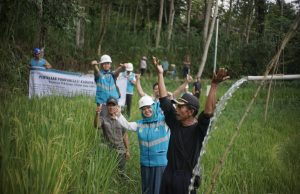 Dukung Program Pemerintah Perkuat Ketahanan Pangan Nasional, PLN UP3 Ponorogo Bersama PLN Grup Tuntaskan 100% Target Sambung Pompanisasi Sawah Cluster 1