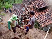 Rumah Warga Tertimpa Longsoran Tanah, TNI – Polri di Ponorogo Bantu Atasi