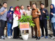 PWI Beri Bupati Sugiri Pohon Uang, Simbol Harapan Kemakmuran Rakyat Ponorogo