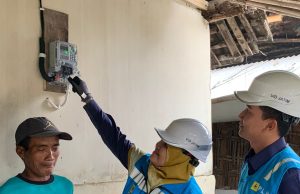 Cahaya Ramadhan, PLN UP3 Ponorogo Bersama YBM dan Srikandi PLN Berikan Listrik Gratis Melalui Program LUTD