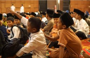 Rajut Kebahagiaan Ramadan, 300 Anak Yatim Belajar Al-qur’an dan Buka Puasa di Aston Madiun