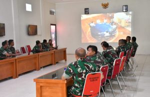 Presiden RI Wawancara dengan Para Tokoh Senior Jurnalis, Anggota Kodim Ponorogo Nobar