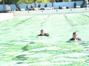 Prajurit TNI Ponorogo Renang Militer di Tirto Menggolo