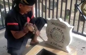 Meninggal Mukso, “Makam Palsu” di Ponorogo Dibongkar Paksa