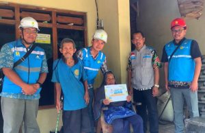 Terang untuk Mbah Jarmi: PLN UP3 Ponorogo Hadirkan Listrik Gratis Lewat Program LUTD