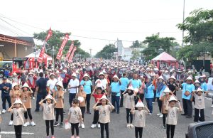 Tari Gumebyaring Gunung Gamping Meriahkan Car Free Day di Ponorogo