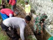 Cegah Banjir, Prajurit TNI Ponorogo Bersihkan Saluran Air