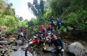 Trabas Komunitas Trail Peduli, Dandim Ponorogo Serahkan Bantuan ke Masjid Darussalam