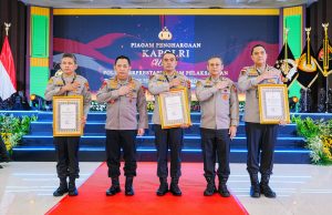 Biro SDM Polda Jatim Raih Tiga Penghargaan Bergengsi di Rakernis SDM Polri 2025