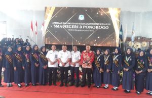 Bupati Sugiri Apresiasi Lulusan SMAN 3 Ponorogo, Dr. Sasmito Beri Motivasi ‘Social Capital’ Sukses Berkarir